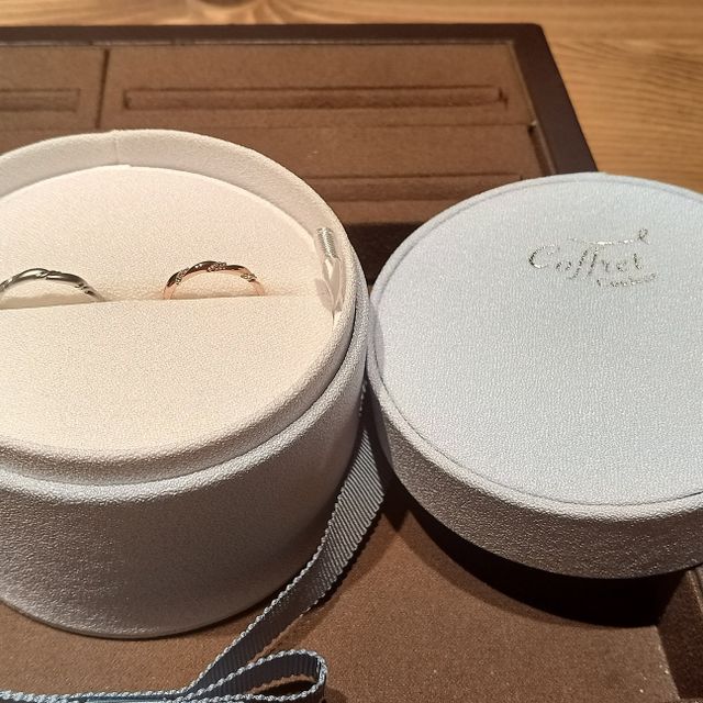 【CoffretCouleur(コフレクルール)の口コミ】 ダイヤモンドが６個ちりばめてあるので正面を気にしなくてよい。指輪が自…