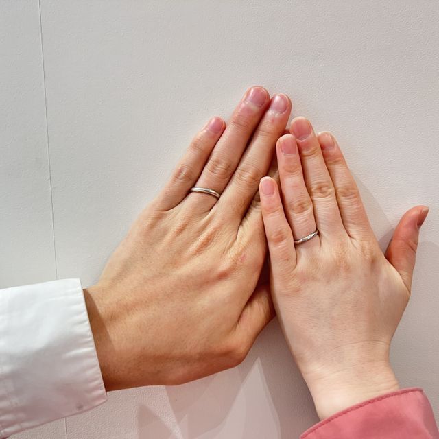 【AMATSU(アマツ)の口コミ】 ピンクゴールドの一本線が右上がりに入ってることで、シンプルかつオリジ…