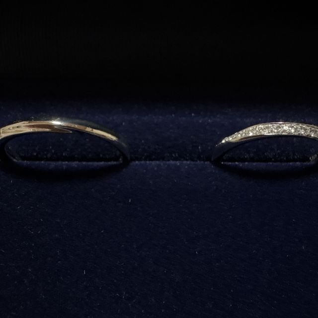 【銀座ダイヤモンドシライシの口コミ】 ダイヤモンドが入っていますが、一見シンプルで普段使いしやすいです。片…