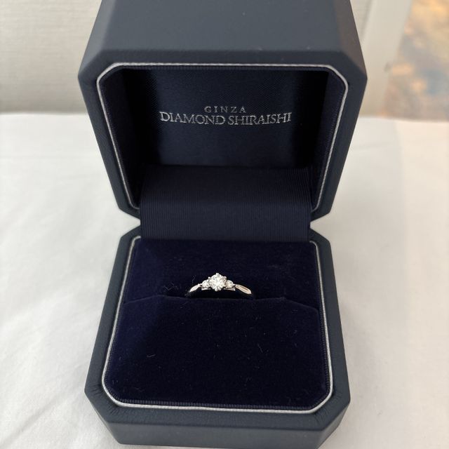 【銀座ダイヤモンドシライシの口コミ】 ダイヤモンドの輝きが本当に本当に綺麗です。
指につけているのはもちろん…