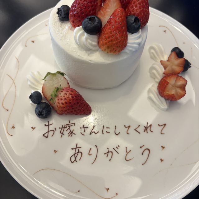 【銀座ダイヤモンドシライシの口コミ】 指輪のデザインは私たちの指に合うウェーブの指輪にしました。どうしても…