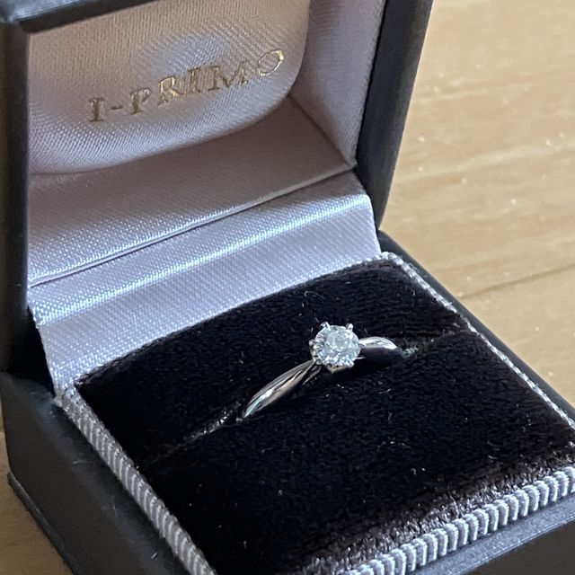 【アイプリモ(I-PRIMO)の口コミ】 あまり大ぶりにもなりすぎず、普段使いもできるような指輪だと思います。
…