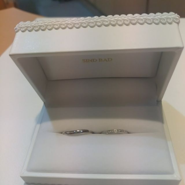 【SIND BAD(シンドバット)の口コミ】 結婚指輪を探して色々と店舗を廻りました。ようやく気に入るウェーブの形…