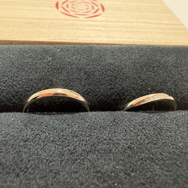 【出雲結(いずもゆい)の口コミ】 指輪のデザインはシンプルかつ個性的で素敵です。価格帯も20代夫婦の私達…