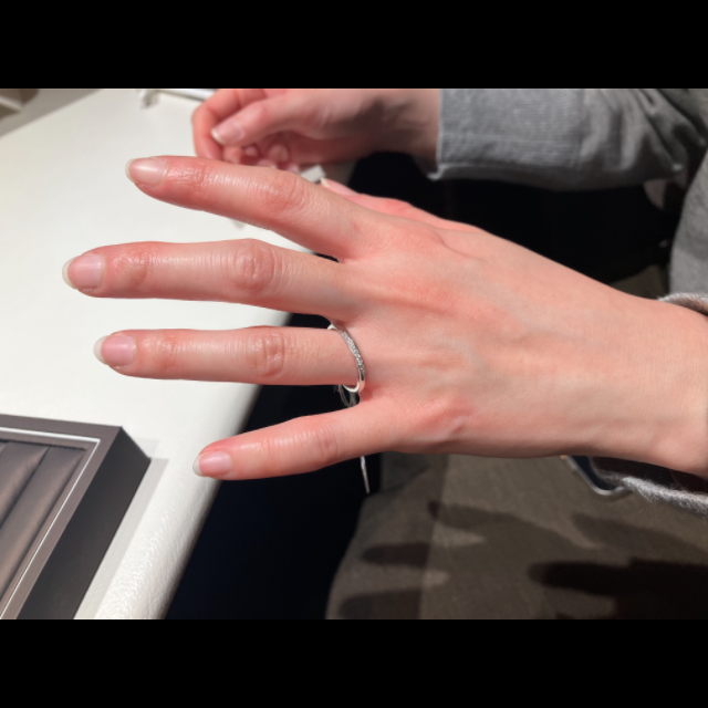 【アイプリモ(I-PRIMO)の口コミ】 ○デザイン
華やかなダイヤ入り
個性的なウェーブやV字デザイン
ペア感のあ…