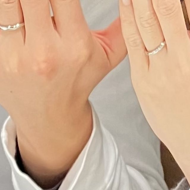 【アイプリモ(I-PRIMO)の口コミ】 ○幅広で存在感のあるリング
男性用の指輪は一般的な結婚指輪と比べて幅が…