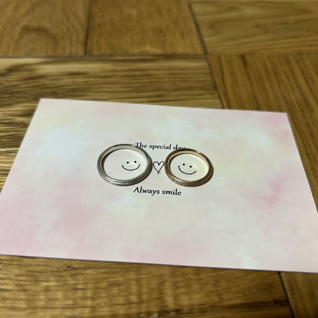 【YUKA HOJO(ユカホウジョウ)の口コミ】 温かみのあるデザインでとても素敵です。マットの素材に、小さなダイヤが3…