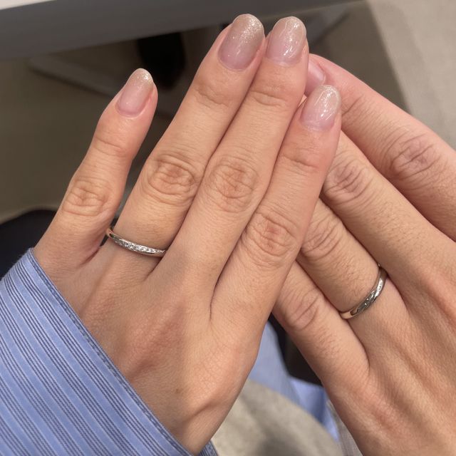 【アイプリモ(I-PRIMO)の口コミ】 着け心地が大変いいです。
また、女性側の指輪はどの方面から見てもダイヤ…