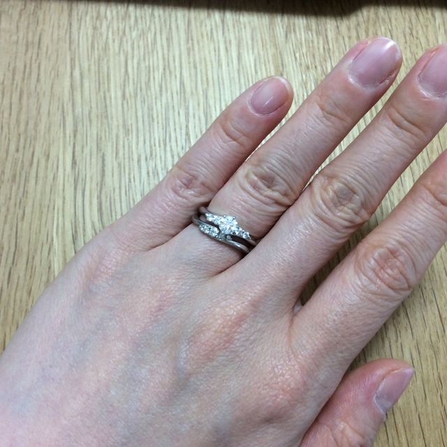 【銀座ダイヤモンドシライシの口コミ】 予算内で、①細めのリング、②少しカーブしているデザイン、③普段も使えるシ…