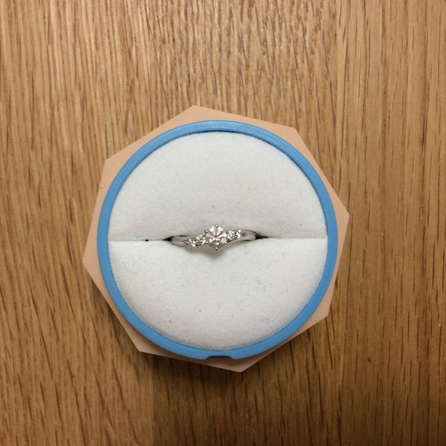 【銀座ダイヤモンドシライシの口コミ】 予算内で、①細めのリング、②少しカーブしているデザイン、③普段も使えるシ…