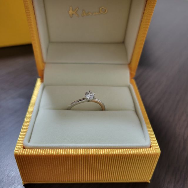 【ケイウノ ブライダル(K.UNO BRIDAL)の口コミ】 2色の金属を使用していて優しい色合いになっています。色も固定されたもの…