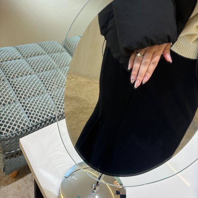 【DIAMOND DOT LAB(ダイアモンド ドット ラボ)の口コミ】 婚約指輪はアンティーク調の可愛らしい指輪にしました。
指輪の中心にラウ…