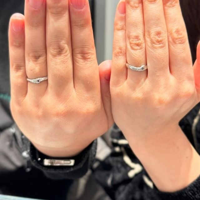 【エクセルコダイヤモンド(EXELCO DIAMOND)の口コミ】 中央の丁寧にカットされたブラックダイヤ、周りから見ると一見シンプルな…