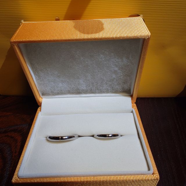 【ケイウノ ブライダル(K.UNO BRIDAL)の口コミ】 シンプルなデザインで流行り廃りございません。店舗に出向き二人で純糸を…