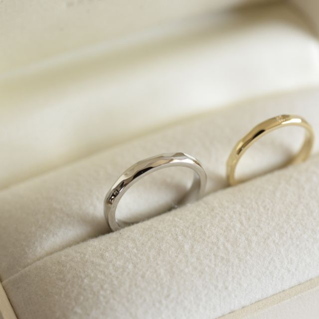 【CRAFY(クラフィ)の口コミ】 2人の譲れない。を全て詰め込みました！
ツヤがあるかマットか、
デザイン…