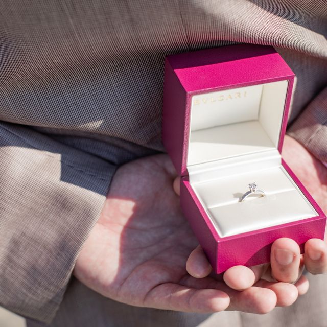 【ブルガリ(BVLGARI)の口コミ】 中央のダイアモンドに加えて、リング自体にもダイアモンドが埋め込まれて…