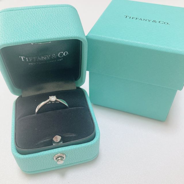 【ティファニー(Tiffany & Co.)の口コミ】 ・シンプルで流行り廃りがないので、いつまでもつけ続けられるところ
・ダ…