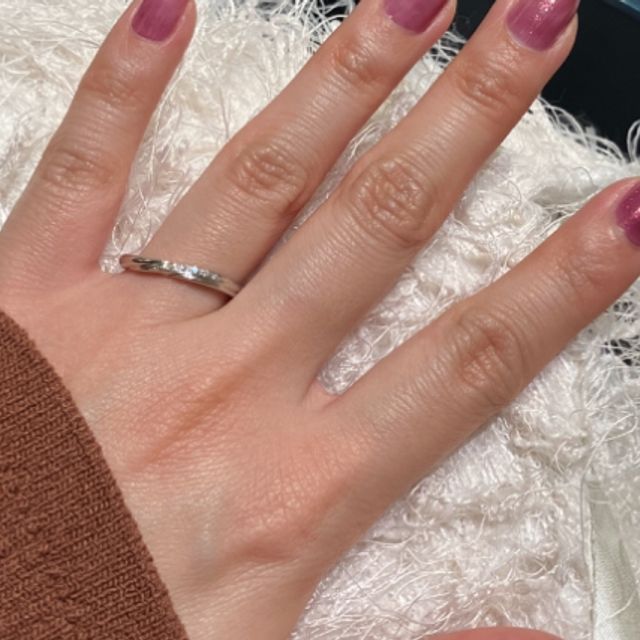 【銀座ダイヤモンドシライシの口コミ】 ダイアモンドが複数並んでいるため華やか。
指が細くて綺麗に見える、ダイ…