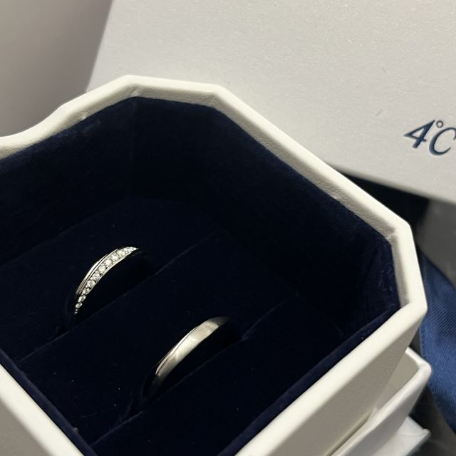 【4℃ BRIDAL(ヨンドシーブライダル)の口コミ】 ダイヤモンドが180°ついてるので、どこから見てもダイヤモンドが輝い…