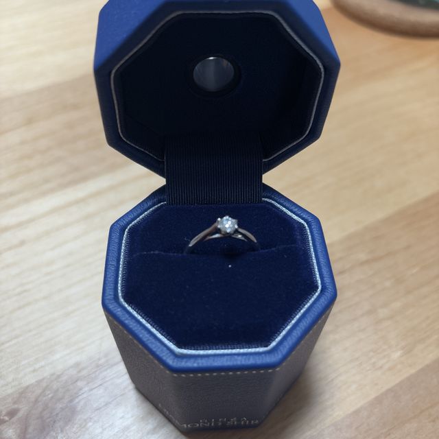 【銀座ダイヤモンドシライシの口コミ】 指の形が綺麗ではないのでコンプレックスですが、軽くウェーブが入ってい…