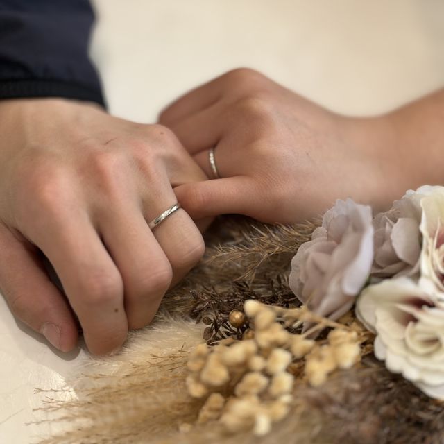 【HOSHI no SUNA 星の砂(ほしのすな)の口コミ】 シンプルながらも、刻印内容やダイヤモンドの色、指輪の太さなどを選択す…