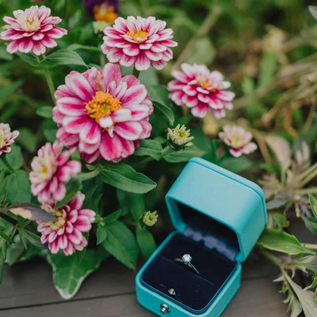 【ティファニー(Tiffany & Co.)の口コミ】 ダイヤが大きく美しい点です。どんな時代にも古い、新しい等が無く、使用…