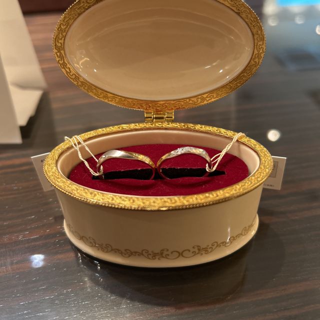 【Beauty and the Beast(ディズニー美女と野獣)の口コミ】 指輪はのデザインがツートンカラーで別れておりつけてみて付け心地もよか…