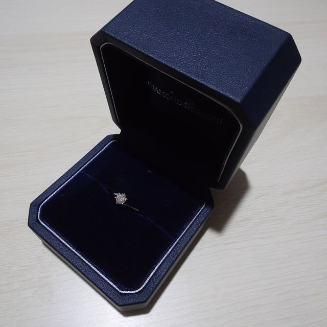 【銀座ダイヤモンドシライシの口コミ】 プロポーズリングで後日デザインを好みで選べるのが良かったし、台座のデ…