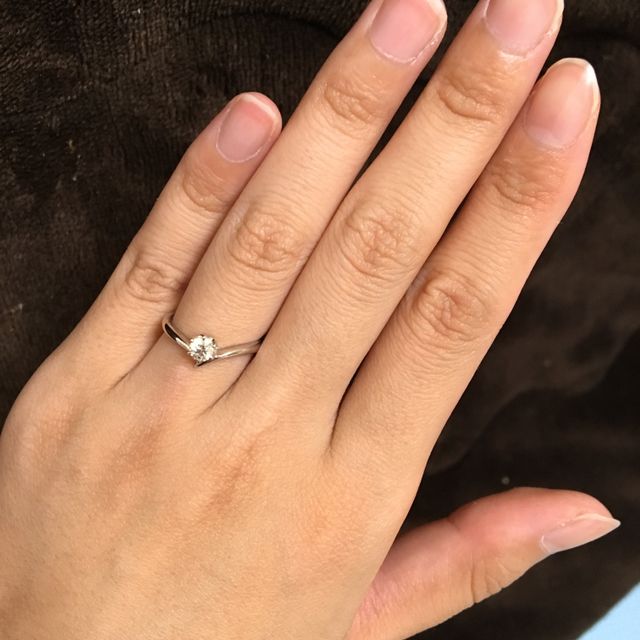 【アイプリモ(I-PRIMO)の口コミ】 私は一粒ダイヤのエンゲージリングに憧れがあり、
色んな一粒ダイヤのリン…