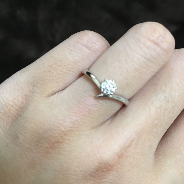 【アイプリモ(I-PRIMO)の口コミ】 私は一粒ダイヤのエンゲージリングに憧れがあり、
色んな一粒ダイヤのリン…
