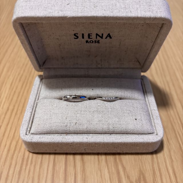 【SIENAROSE(シエナロゼ)の口コミ】 つけた時に細身なので違和感がない！形もブイ字になっておりダイヤが綺麗…