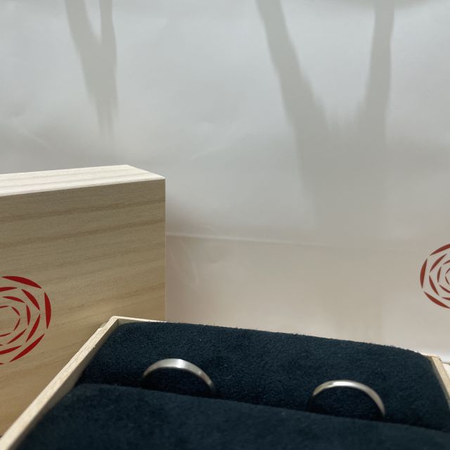 【出雲結(いずもゆい)の口コミ】 指の関節が太いため、実際にはめた位置では指輪が回転してしまうので、全…