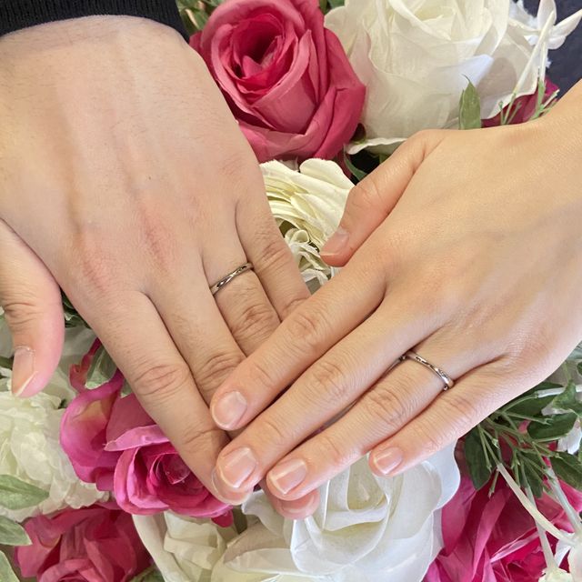 【TANZO.(鍛造指輪)の口コミ】 飽きの来ないプラチナ平甲丸をベースにシンプルなデザインに仕上げました…