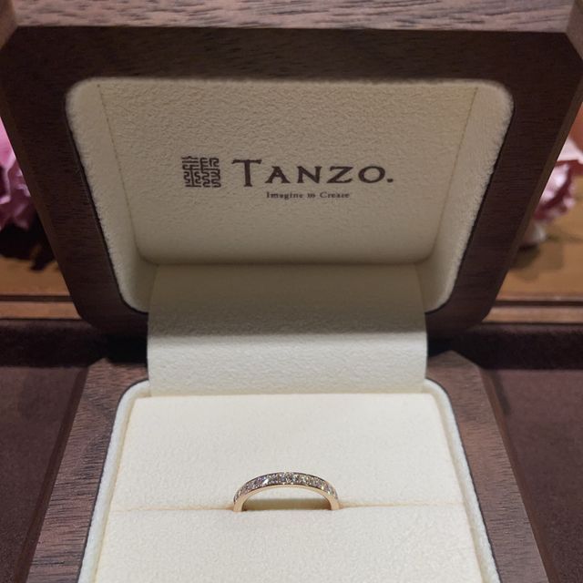 【TANZO.(鍛造指輪)の口コミ】 ハーフエタニティリングを探して10社ほど周りました。
最終TANZOさんに辿…