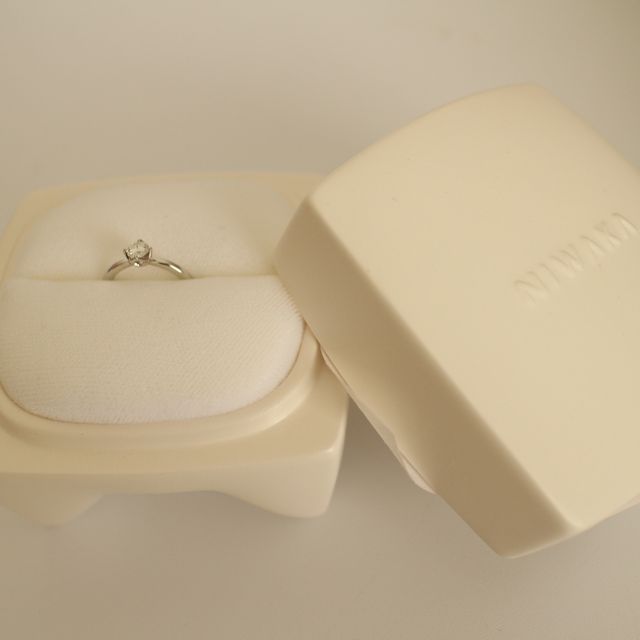 【俄(にわか)の口コミ】 定番のデザインのなかにモダンさを持ち合わせている。

また、指輪ごとに…