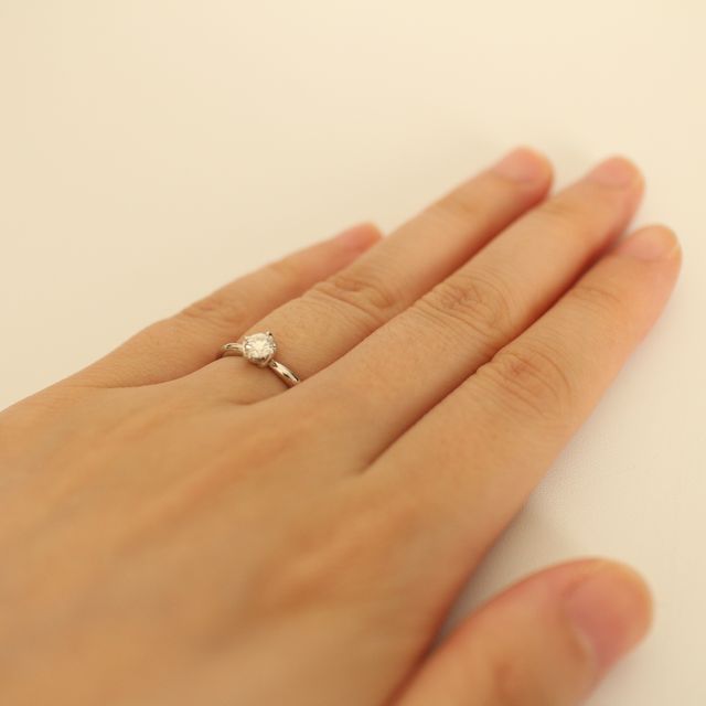 【俄(にわか)の口コミ】 定番のデザインのなかにモダンさを持ち合わせている。

また、指輪ごとに…