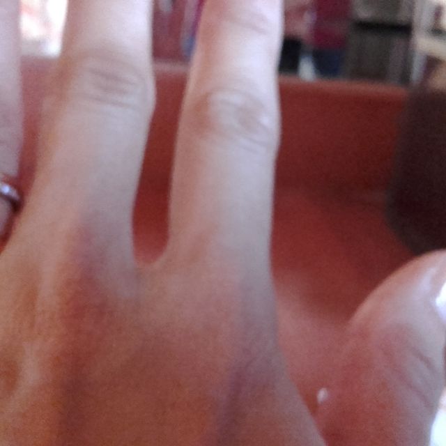 【4℃ BRIDAL(ヨンドシーブライダル)の口コミ】 婚約指輪を見つけた時に一緒に見つけました。婚約指輪として購入した物は…