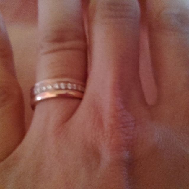 【4℃ BRIDAL(ヨンドシーブライダル)の口コミ】 婚約指輪を見つけた時に一緒に見つけました。婚約指輪として購入した物は…