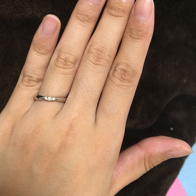 【アイプリモ(I-PRIMO)の口コミ】 こちらは男性はセンターにブラックダイヤモンド、女性はセンターに小ぶり…