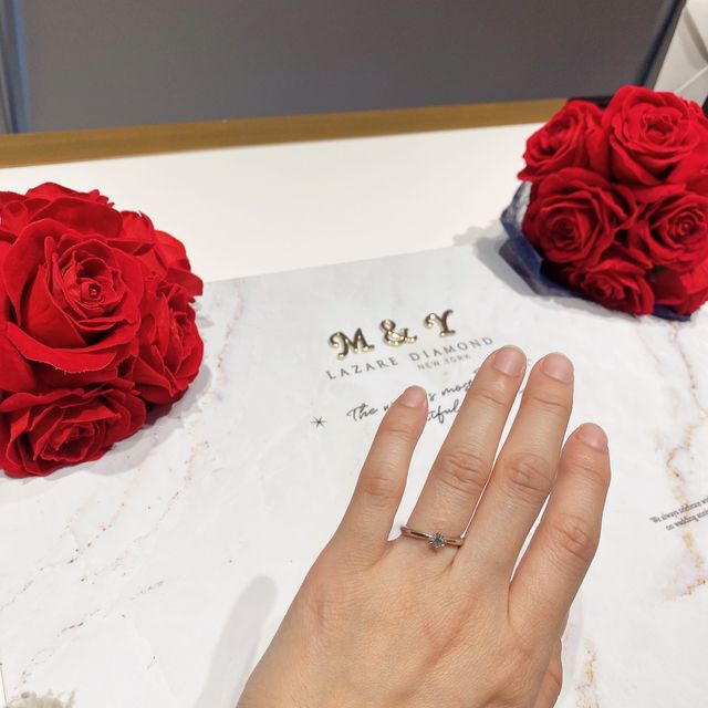 【ラザール ダイヤモンド(LAZARE DIAMOND)の口コミ】 指輪のデザインは少し高さがあることで強調してくれて、ダイヤがより輝き…