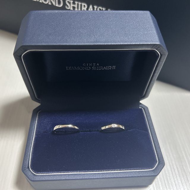 【銀座ダイヤモンドシライシの口コミ】 できるだけシンプルなデザインを探していたところ、この指輪が目に止まり…