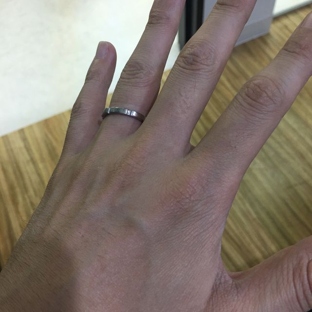 【カルティエ(Cartier)の口コミ】 シンプルすぎないデザインとカルティエのロゴが主張しすぎないもので探し…