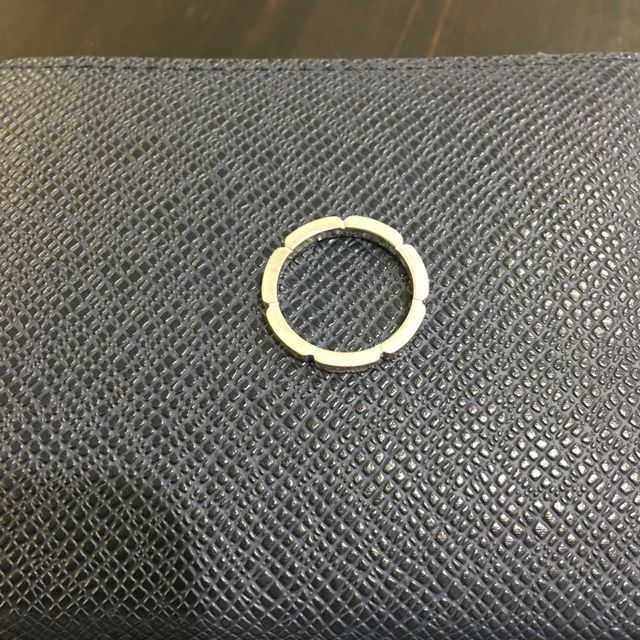 【カルティエ(Cartier)の口コミ】 シンプルすぎないデザインとカルティエのロゴが主張しすぎないもので探し…