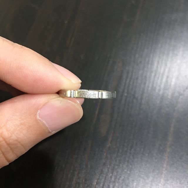 【カルティエ(Cartier)の口コミ】 シンプルすぎないデザインとカルティエのロゴが主張しすぎないもので探し…