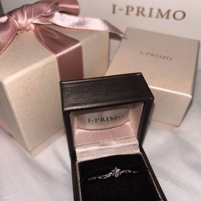 【アイプリモ(I-PRIMO)の口コミ】 さりげないダイヤモンドで普段使いがしやすい
前からも後ろからも光って角…