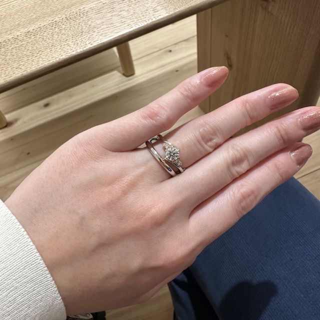 【出雲結(いずもゆい)の口コミ】 加工、刻印等、ある程度自由にできる。
お互いの誕生石を入れられる。
デ…