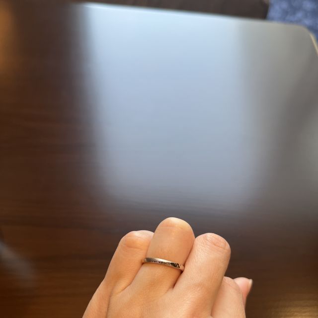 【TANZO.(鍛造指輪)の口コミ】 普通にプラチナで考えていましたが、TANZOオリジナルのコーラルゴールドが…