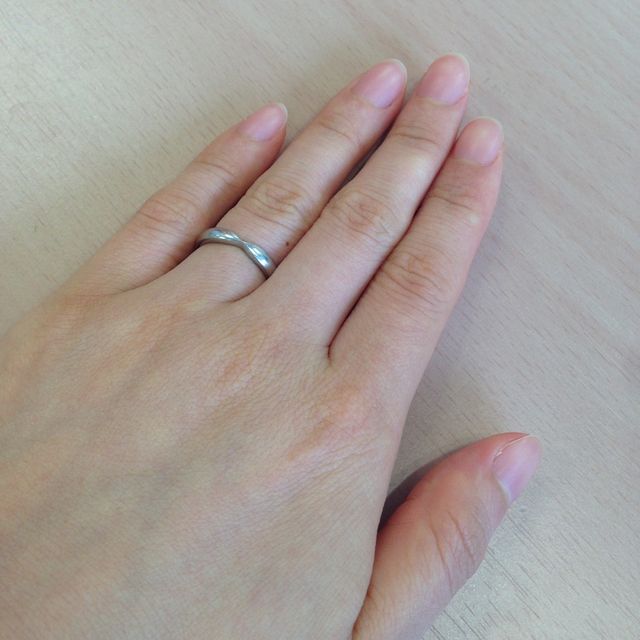 【ティファニー(Tiffany & Co.)の口コミ】 婚約指輪を同じハーモニーのものにしたので、重ね付けしたときにぴったり…