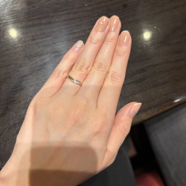 【ケイウノ ブライダル(K.UNO BRIDAL)の口コミ】 ピンクゴールドの線が入った結婚指輪を探しいたので、こちらの指輪でピン…