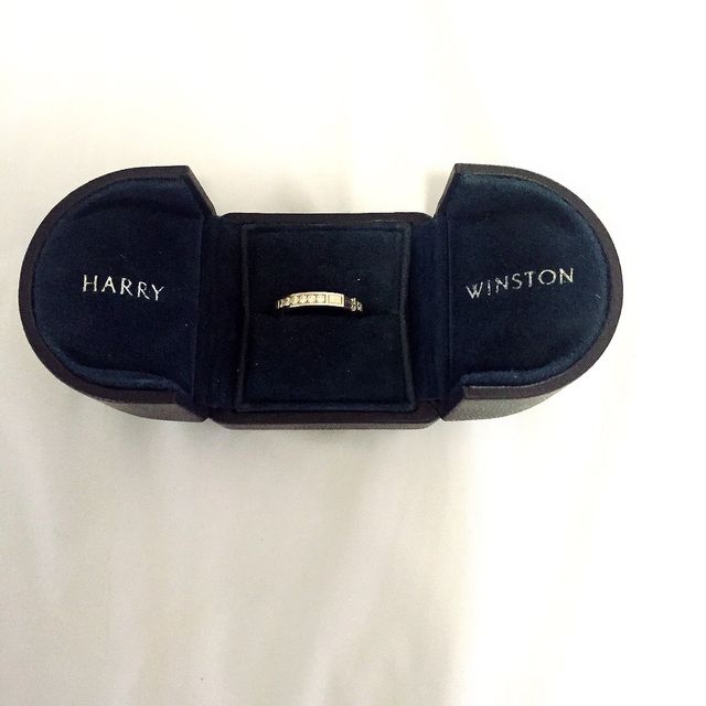 【ハリー・ウィンストン(Harry Winston)の口コミ】 普段使いができて、太い指にも似合う指輪をさがしていました。短く太い指…